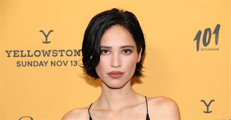 Kelsey Asbille Bares Abs in See